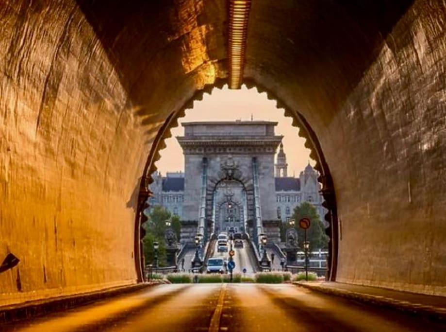 Castlehill Apartman The Perfect Blend Of Urban Living And Sightseeing Convenience Budapest Bagian luar foto